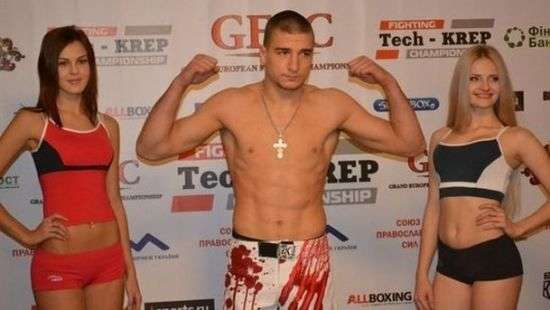 Украинец защитил чемпионский пояс ММА