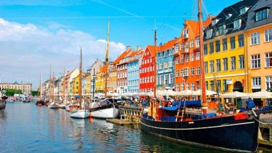 Специалисты составили рейтинг счастливых стран мира (ИНФОГРАФИКА)