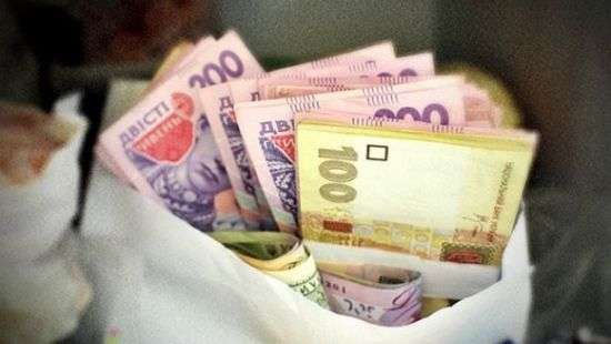 Каждый четвертый украинец получает зарплату «в конверте»