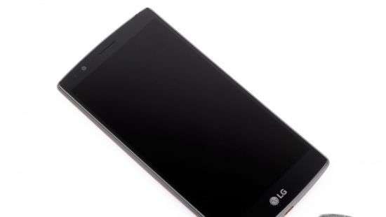 На LG подали в суд