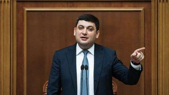 Гройсман возмутился состоянием украинских дорог