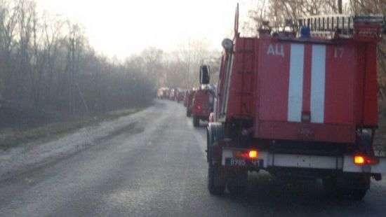Над горящими арсеналами в Харьковской области закрыли небо для полетов