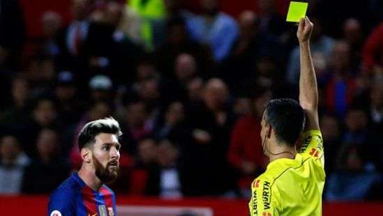 Судья забыл желтую карточку Месси