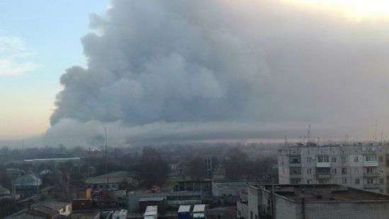 Ликвидация пожара в Балаклее может затянуться на неделю (видео)