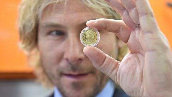 Легенды футбола Чехии появились на специальной серии монет