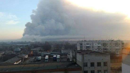 Жители Балаклеи сняли на видео, как снаряды летают над городом
