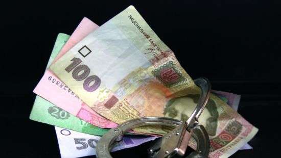 Главный ревизор ГФС попался на взятке