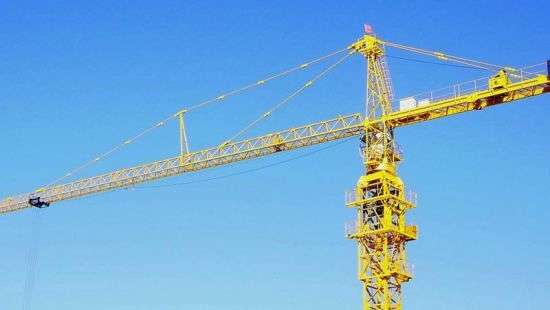 В Москве подросток упал с башенного крана, делая селфи