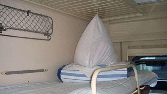 «Укрзализныця» отказалась от постелей и полотенец старого образца