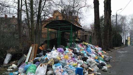 Львов наполовину расчистили от мусора