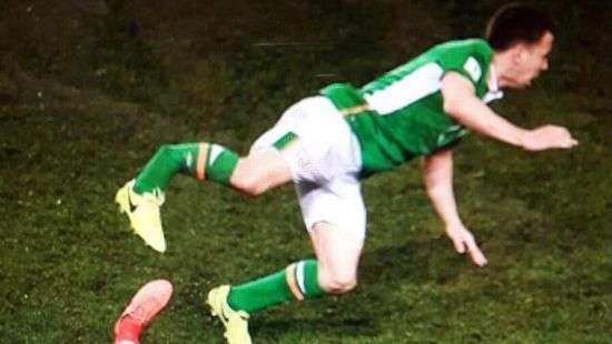 Капитан сборной Ирландии получил ужасную травму (ВИДЕО)