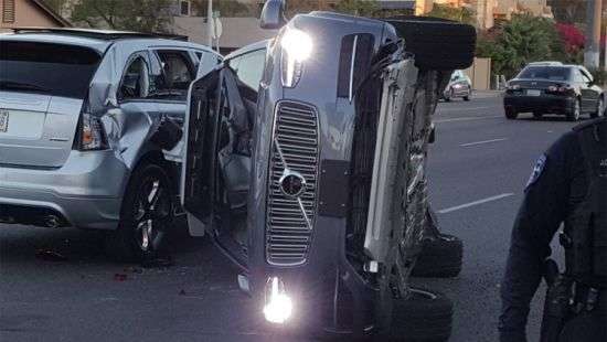 Робомобиль Uber попал в аварию в США