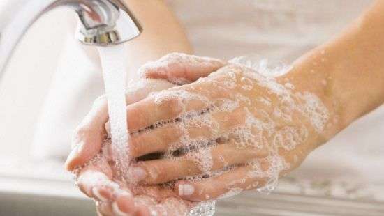 Как и чем правильно мыть руки, рассказали специалисты