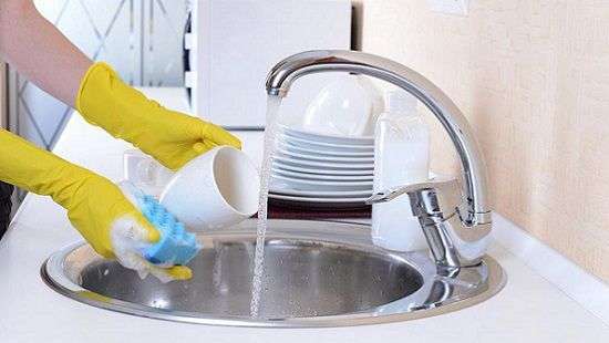 Названы самые грязные предметы обихода, которые содержат в 200 раз больше микробов, чем туалет