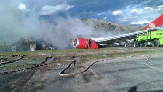 Появилось видео, как в Перу при посадке вспыхнул самолет