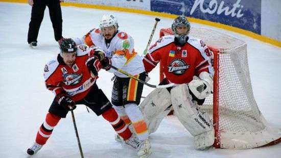 «Донбасс» вышел вперед в финальной серии УХЛ