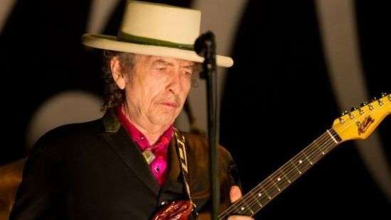 Бобу Дилану вручили Нобелевскую премию