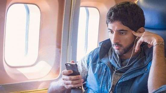 Наследный принц Дубая помог вытащить застрявший в пустыне грузовик (видео)