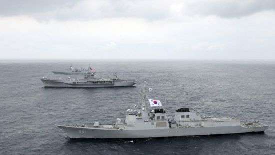 ВМС Южной Кореи, США и Японии на учениях будут искать подводную лодку КНДР