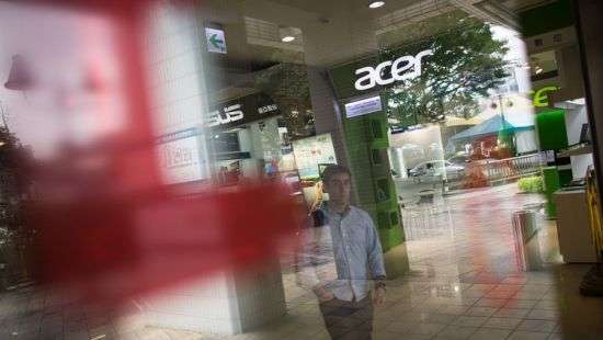 Обесценивающиеся активы отправили Acer в убыток