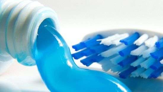 Специалисты рассказали, об опасности зубной пасты для здоровья