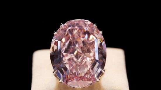 Розовый бриллиант стал самым дорогим драгоценным камнем мира