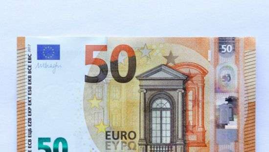 В еврозоне ввели в обращение новые купюры 50 евро (фото)
