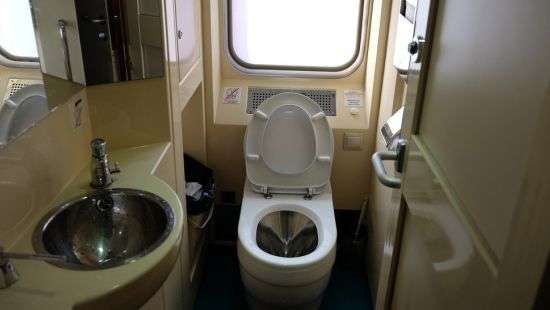 «Укрзализныця» раскрыла подробности о туалетах за миллион