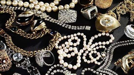 Из Большого дворца Парижа украли украшений на 200 тысяч евро