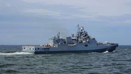 Российский военный фрегат направился к эсминцам США, которые атаковали Сирию