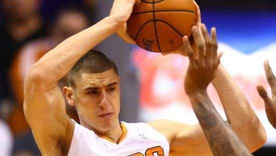 Клуб украинца прервал серию из 13 поражений в НБА