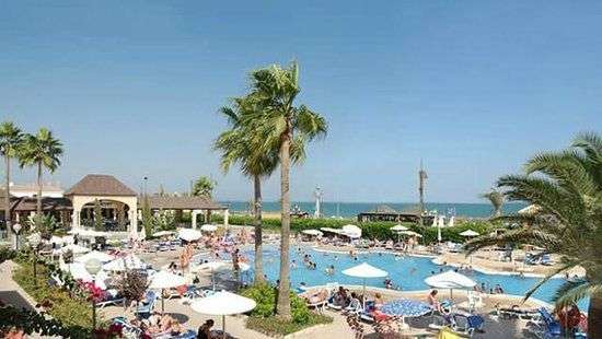 Португальские школьники разгромили отель в Испании