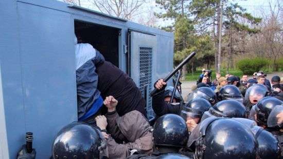 В годовщину освобождения Одессы от нацистов произошла потасовка между активистами (фото)