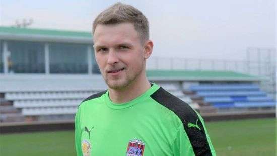 Матч Второй лиги был прерван попаданием мяча в троллейбус