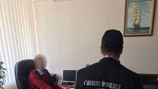 Замначальник Одесской таможни попался на взятке