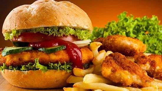 Диетологи назвали 5 продуктов, которые усиливают депрессию