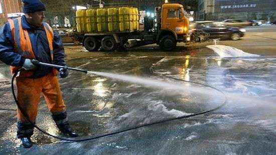 Гройсман приказал чиновникам прекратить наводить «марафеты» улиц перед его приездом