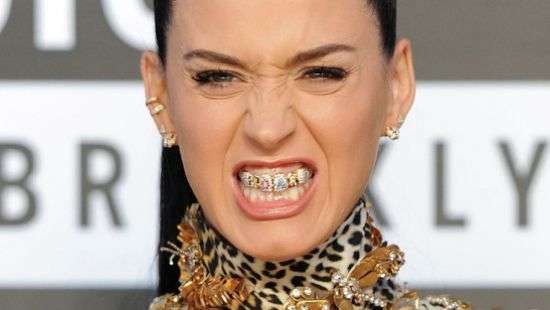 Назван новый писк моды весны-лета-2017 – зубные ювелирные украшения