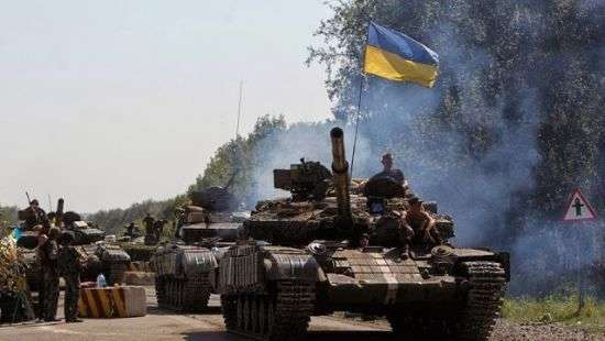 Порошенко готов выдвинуть танки на передовую Донбасса