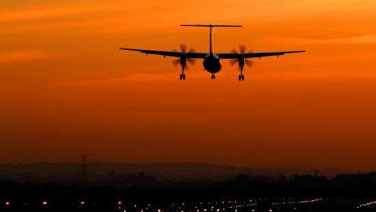 В Мексике из самолёта выбросили троих мужчин