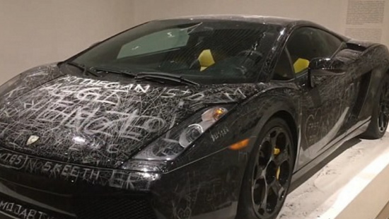 В Дании всем желающим разрешили царапать спорткар Lamborghini Gallardo за 170 тысяч евро