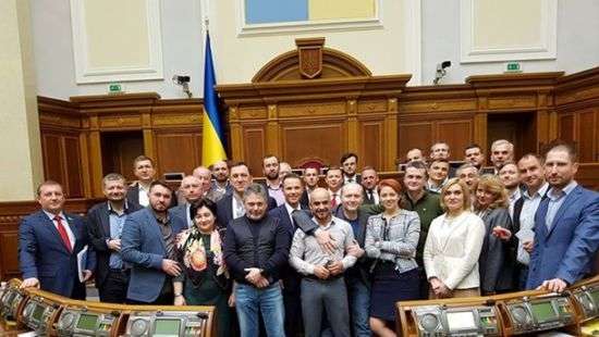 Депутаты разошлись до 16 мая