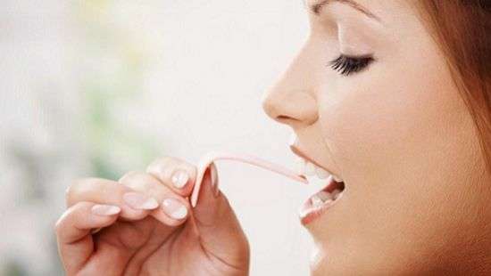 Врачи назвали болезни, которые можно диагностировать по жвачке