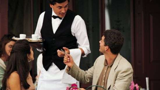 Официантов и продавцов хотят обязать говорить на украинском языке