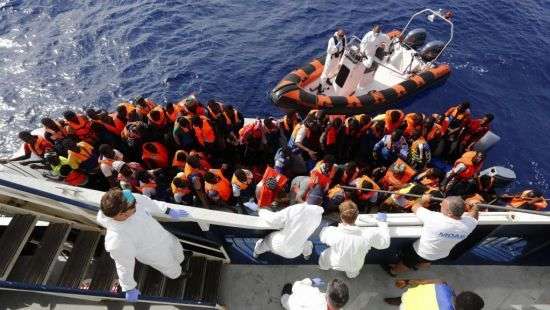 У берегов Италии за день из Средиземного моря спасли 2000 мигрантов