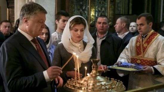 Чета Порошенко в пасхальную ночь посетила несколько храмов столицы (фото)