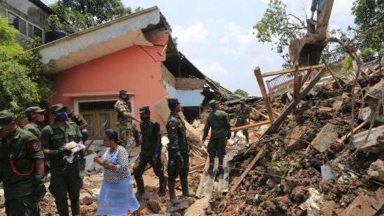В Коломбо из-за обвала горы мусора погибли 30 человек