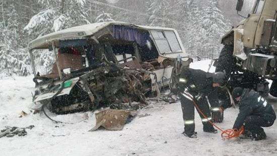 В Коми автобус врезался в грузовик, пострадали 37 человек