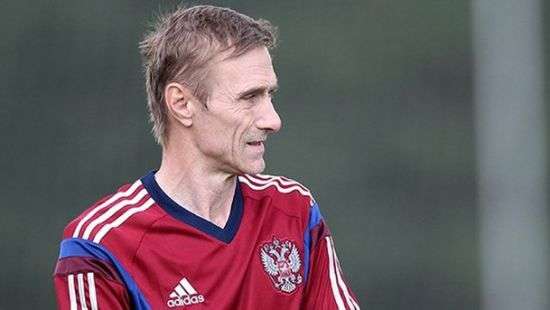 Тренера футбольной сборной России избили в Москве