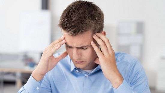 Медики назвали неожиданную причину мигрени